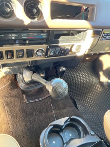 Toyota-Land-cruiser-1983-Orange-Tan-20
