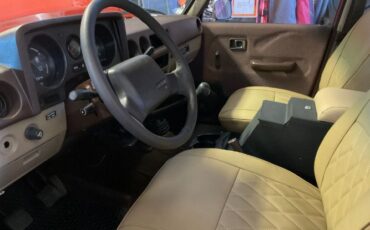 Toyota-Land-cruiser-1983-Orange-Tan-9
