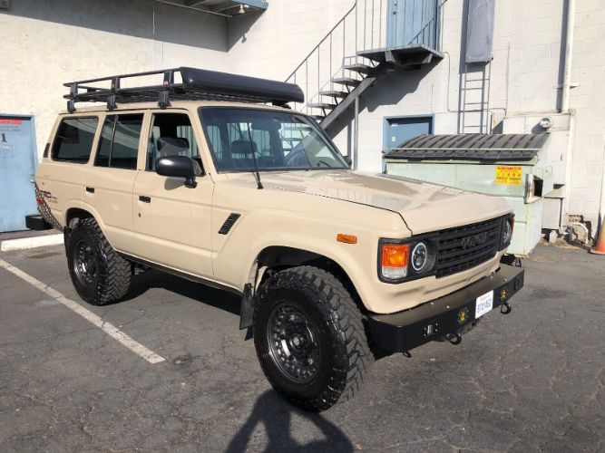 Toyota-Land-cruiser-1983-Tan-Black-1