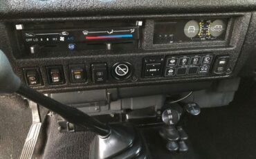Toyota-Land-cruiser-1983-Tan-Black-11