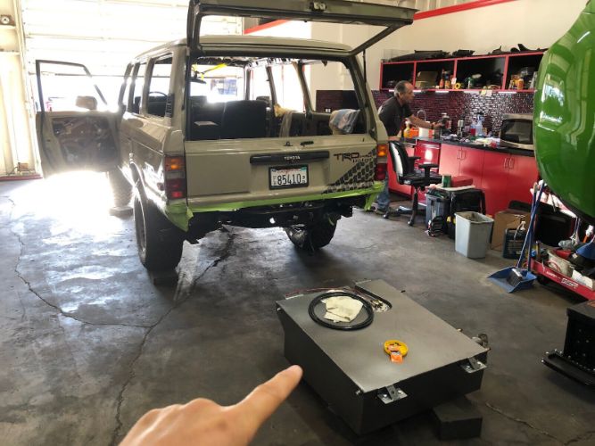 Toyota-Land-cruiser-1983-Tan-Black-15