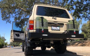 Toyota-Land-cruiser-1983-Tan-Black-2