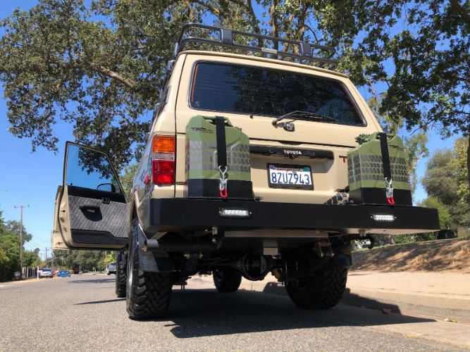 Toyota-Land-cruiser-1983-Tan-Black-2
