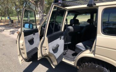 Toyota-Land-cruiser-1983-Tan-Black-3