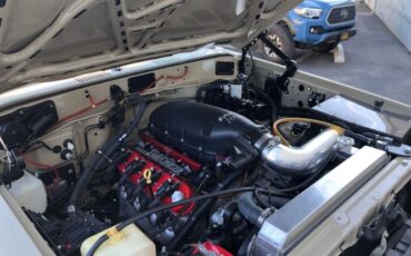 Toyota-Land-cruiser-1983-Tan-Black-6