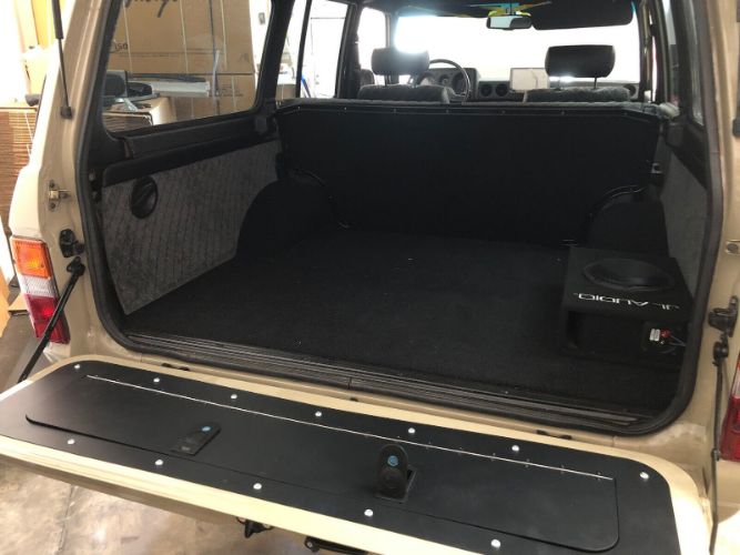 Toyota-Land-cruiser-1983-Tan-Black-8