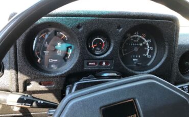 Toyota-Land-cruiser-1983-Tan-Black-9