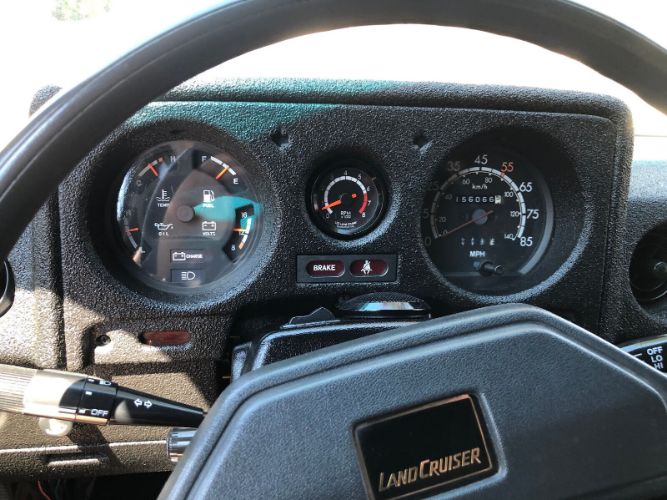 Toyota-Land-cruiser-1983-Tan-Black-9
