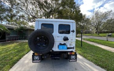 Toyota-Land-cruiser-1983-White-1