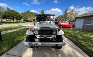 Toyota-Land-cruiser-1983-White-11