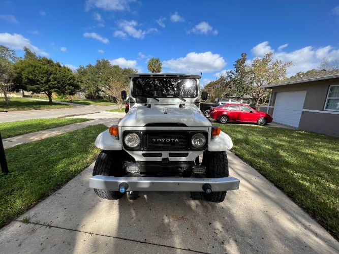 Toyota-Land-cruiser-1983-White-11
