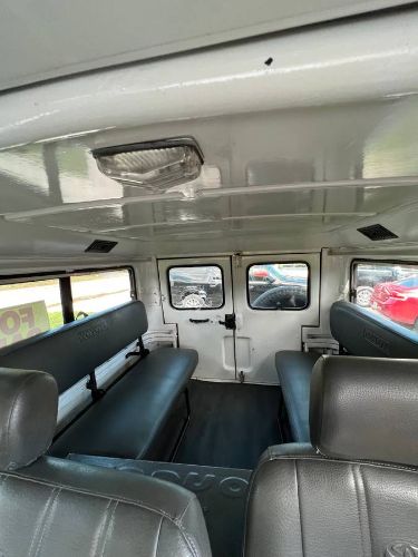 Toyota-Land-cruiser-1983-White-12