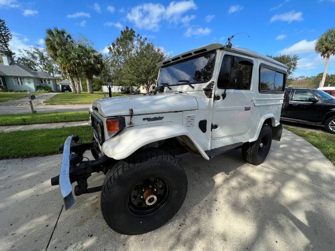 Toyota-Land-cruiser-1983-White-13