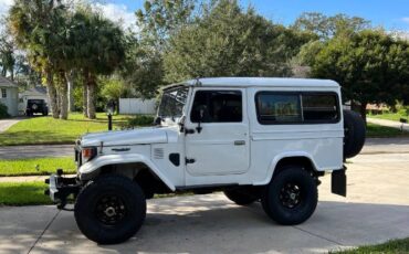Toyota-Land-cruiser-1983-White-2