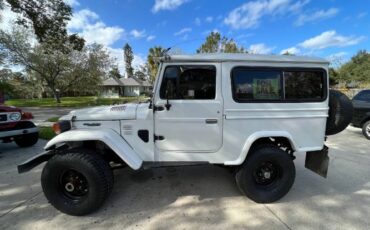 Toyota-Land-cruiser-1983-White