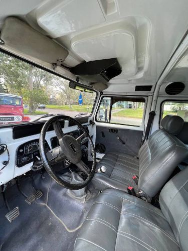 Toyota-Land-cruiser-1983-White-4