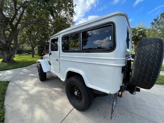 Toyota-Land-cruiser-1983-White-7