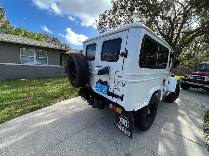 Toyota-Land-cruiser-1983-White-8