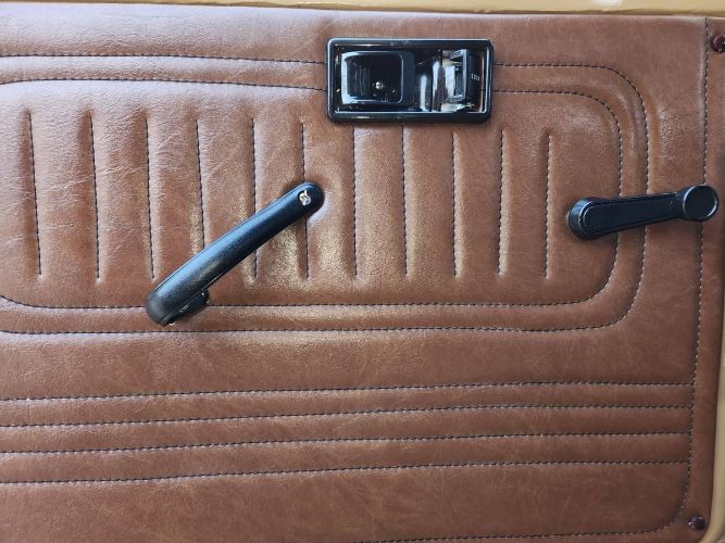 Toyota-Land-cruiser-1984-Brown-12