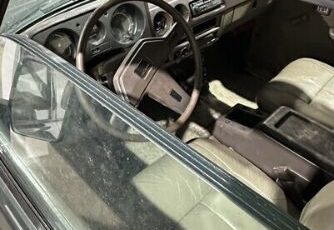 Toyota-Land-cruiser-1984-Green-Tan-17