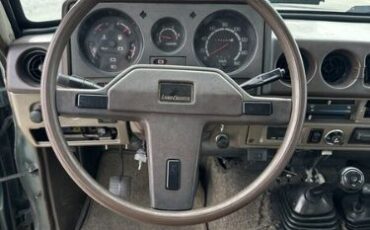 Toyota-Land-cruiser-1984-Green-Tan-4