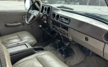 Toyota-Land-cruiser-1984-Green-Tan-7