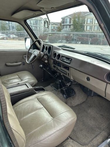 Toyota-Land-cruiser-1984-Green-Tan-7