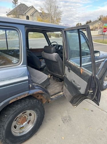 Toyota-Land-cruiser-1985-Blue-Gray-3