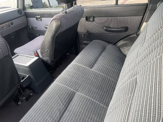 Toyota-Land-cruiser-1986-Gray-10