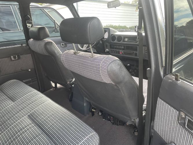 Toyota-Land-cruiser-1986-Gray-12