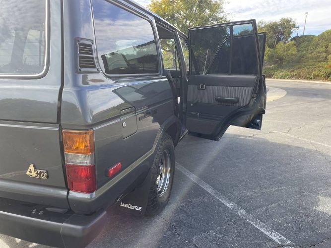 Toyota-Land-cruiser-1986-Gray-15