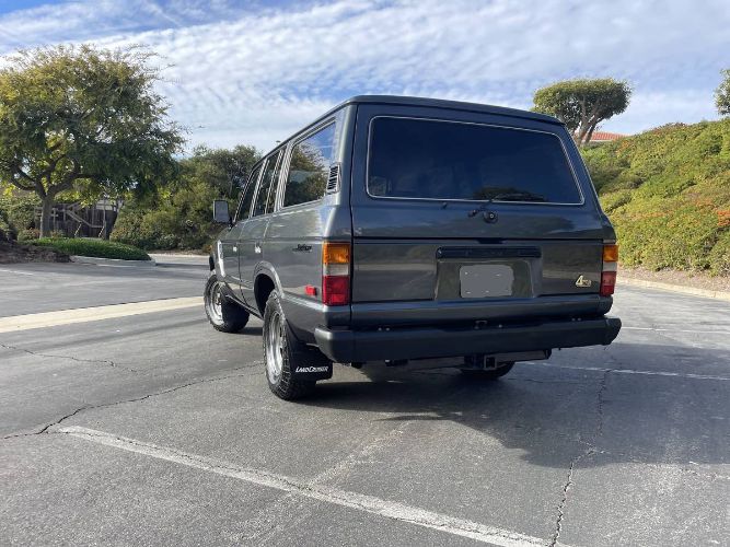 Toyota-Land-cruiser-1986-Gray-2