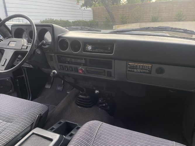 Toyota-Land-cruiser-1986-Gray-9