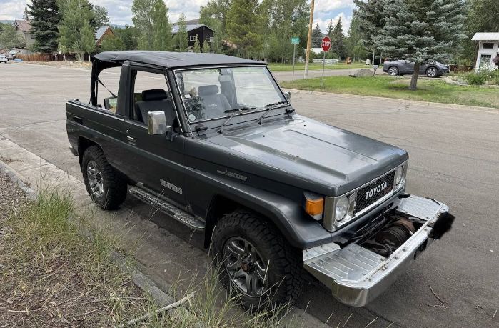 Toyota-Land-cruiser-1987-Gray-1