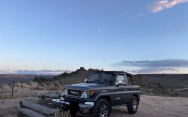Toyota-Land-cruiser-1987-Gray-2