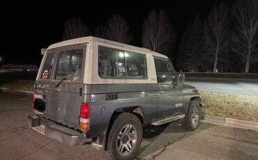 Toyota-Land-cruiser-1987-Gray-3