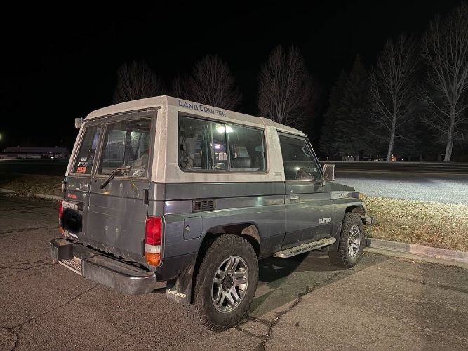 Toyota-Land-cruiser-1987-Gray-3