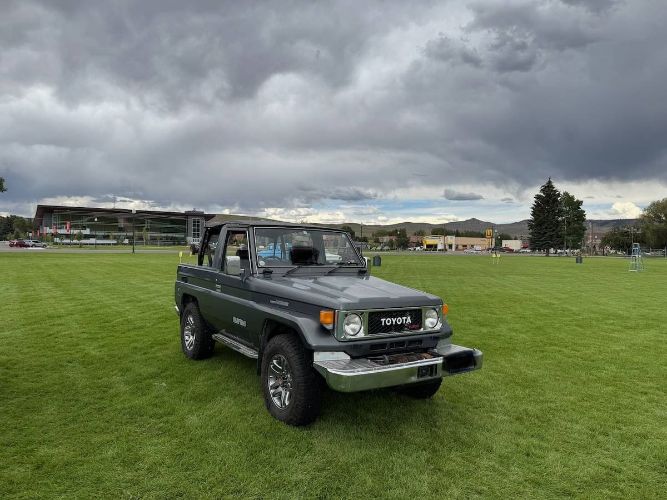 Toyota-Land-cruiser-1987-Gray-7