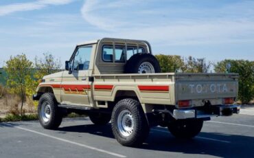 Toyota-Land-cruiser-1988-Custom-1