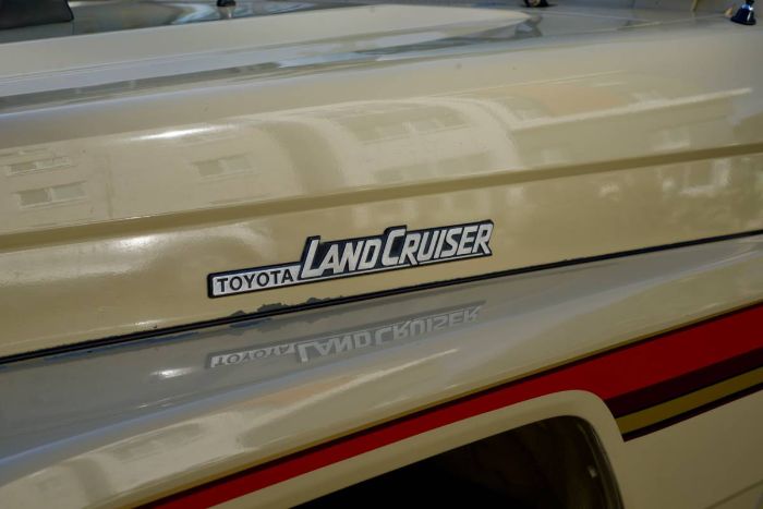 Toyota-Land-cruiser-1988-Custom-10