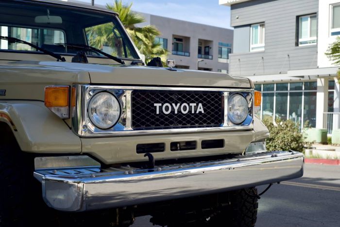Toyota-Land-cruiser-1988-Custom-12