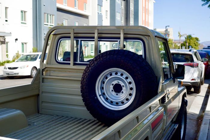 Toyota-Land-cruiser-1988-Custom-13
