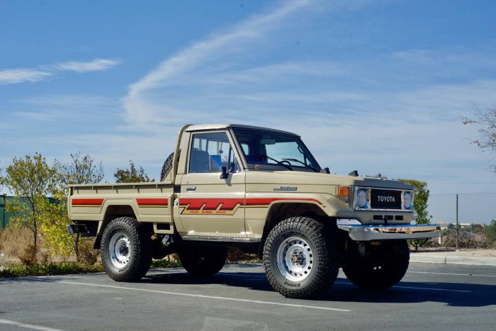 Toyota-Land-cruiser-1988-Custom-16