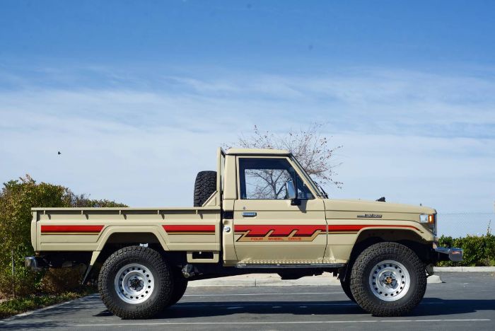 Toyota-Land-cruiser-1988-Custom-17