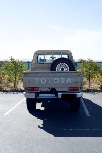 Toyota-Land-cruiser-1988-Custom-2