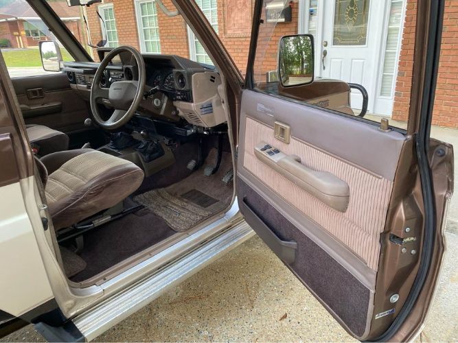 Toyota-Land-cruiser-1990-Brown-Brown-4