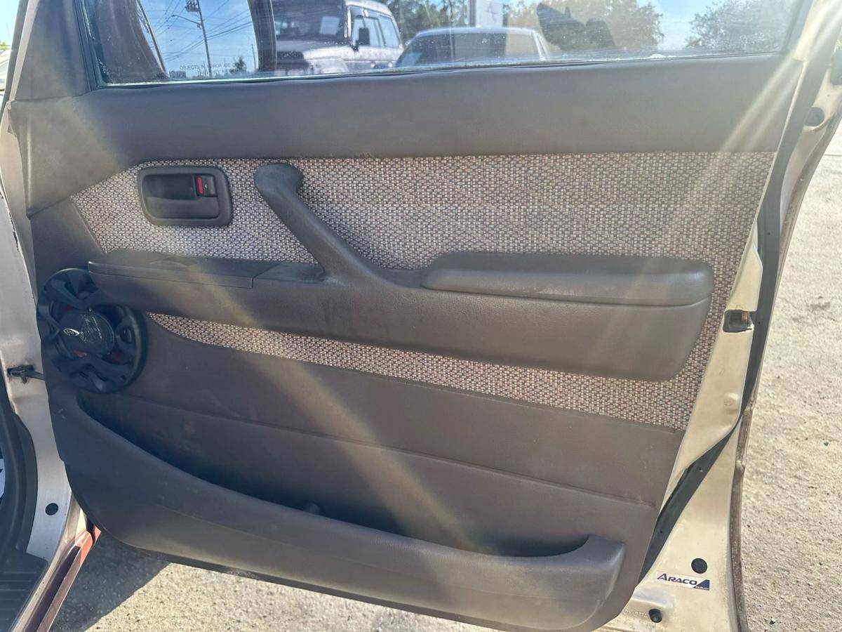 Toyota-Land-cruiser-1991-silver-12