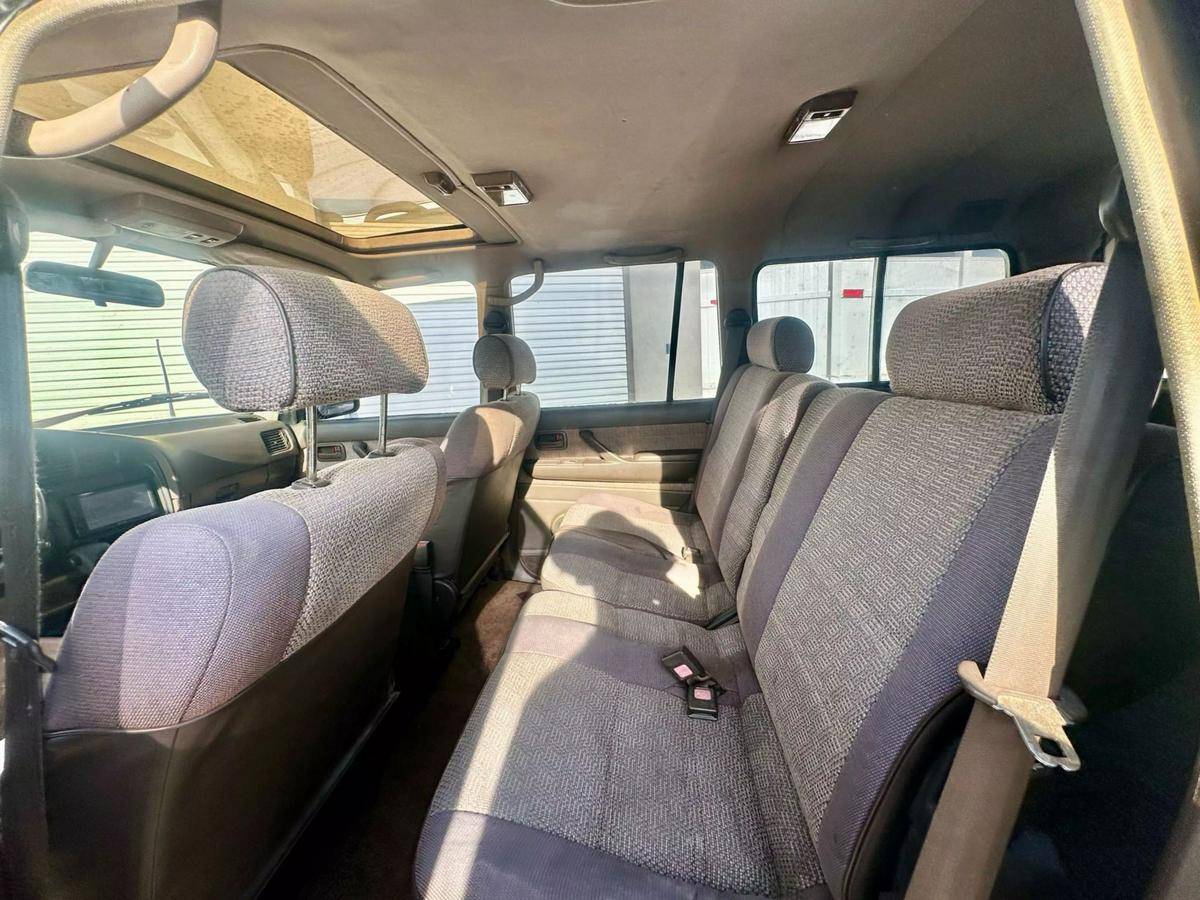 Toyota-Land-cruiser-1991-silver-17