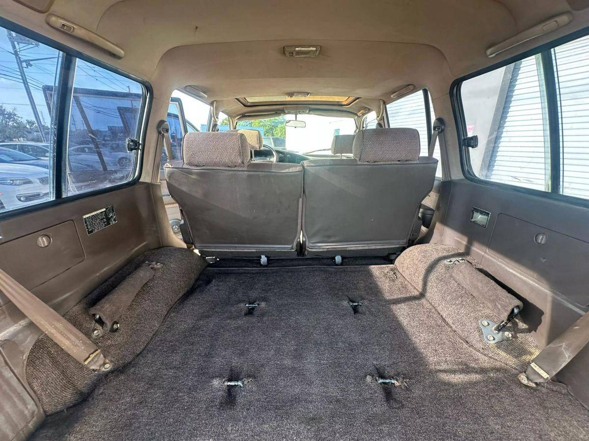 Toyota-Land-cruiser-1991-silver-19