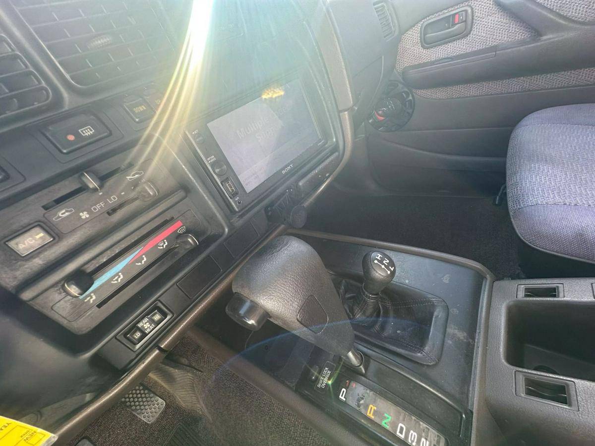Toyota-Land-cruiser-1991-silver-22